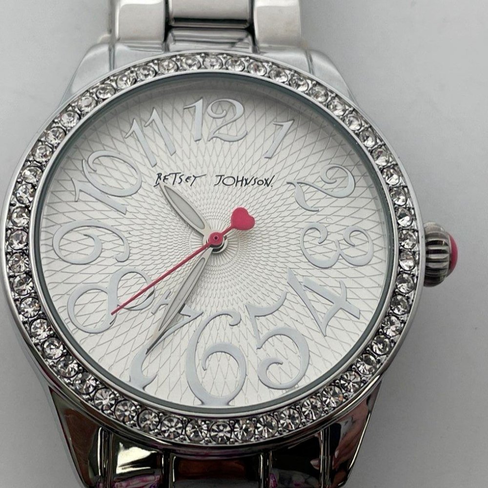 Betsey Johnson BJS00190-03 Silver Stainless Steel Analog Dial Womens Wrest Watch - Picture 2 of 6